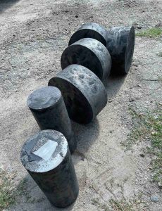 Циліндричні литі втулки на виробничому майданчику