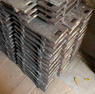 Відливка металева підкладка Кр.370×47,5×140 зі сталі Ст25Л